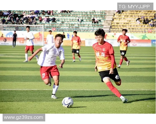 澳式足球巨星赛场争锋展现力量与智慧点燃绿茵激情 澳式足球巨星赛场争锋展现力量与智慧点燃绿茵激情