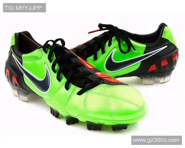 耐克足球鞋背后的传奇球星：从C罗到姆巴佩的荣耀足迹