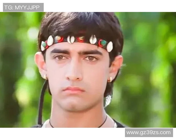 足球巨星青涩旧照曝光回顾少年时代最真实纯真模样